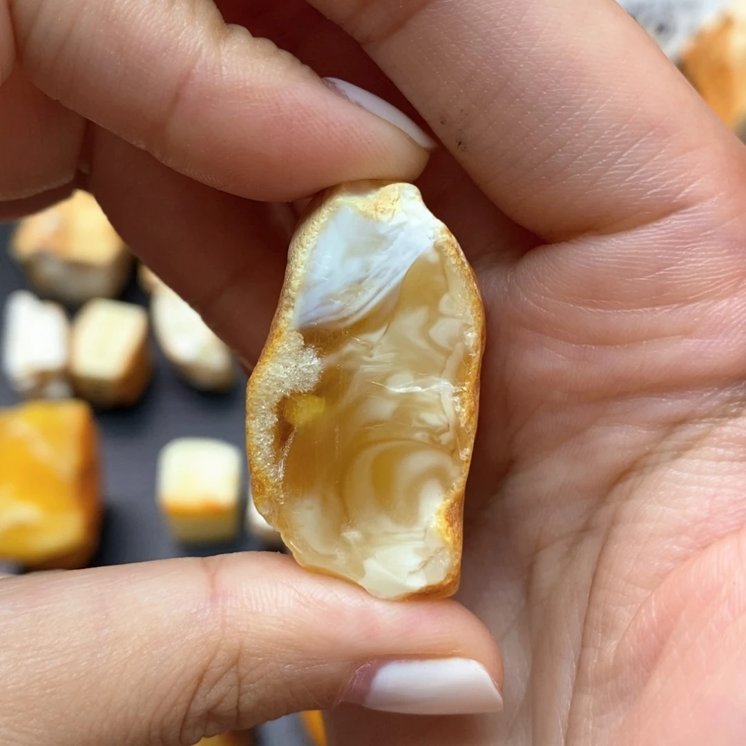 定制琥珀未镶嵌蜜蜡