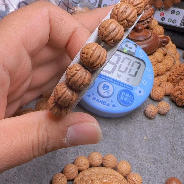 ꧁****꧂拍1000野生桃核金丹手串一条