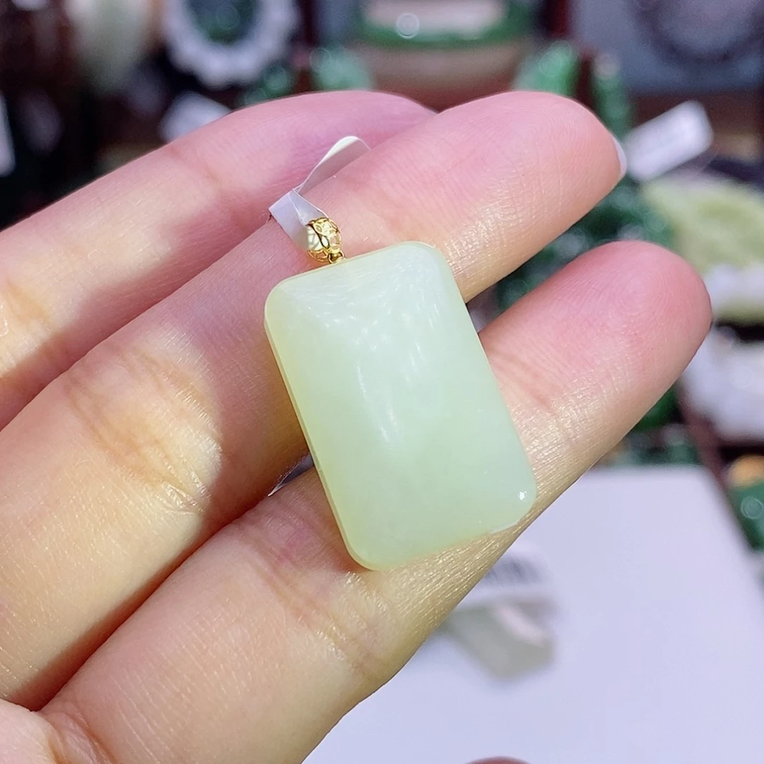 和田玉未镶嵌颈饰晴水金镶无事牌