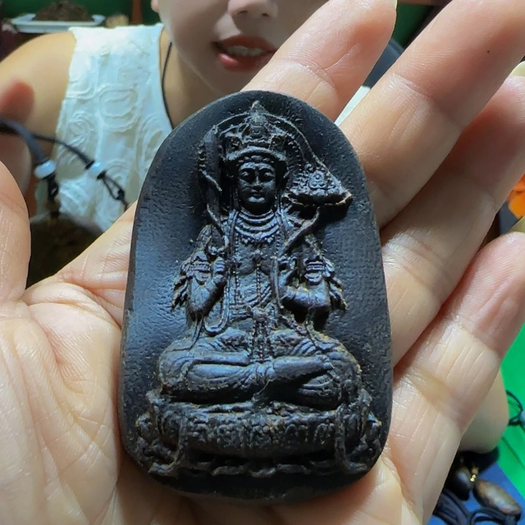 沉香碎屑沉香海南奇楠天然野老包头观音菩萨11.96克