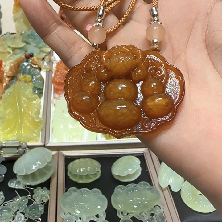 蛇纹石玉未镶嵌吊坠