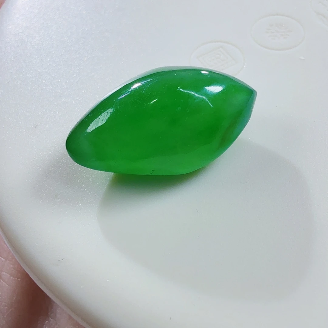 翡翠未镶嵌颈饰裸石
