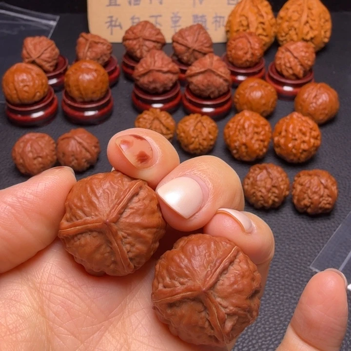 馨***G文玩核桃吊坠三棱