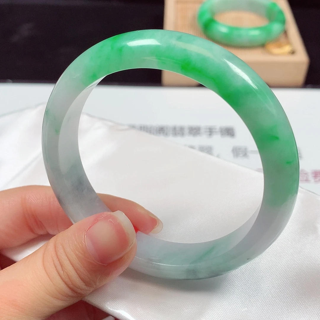 翡翠未镶嵌手镯1724