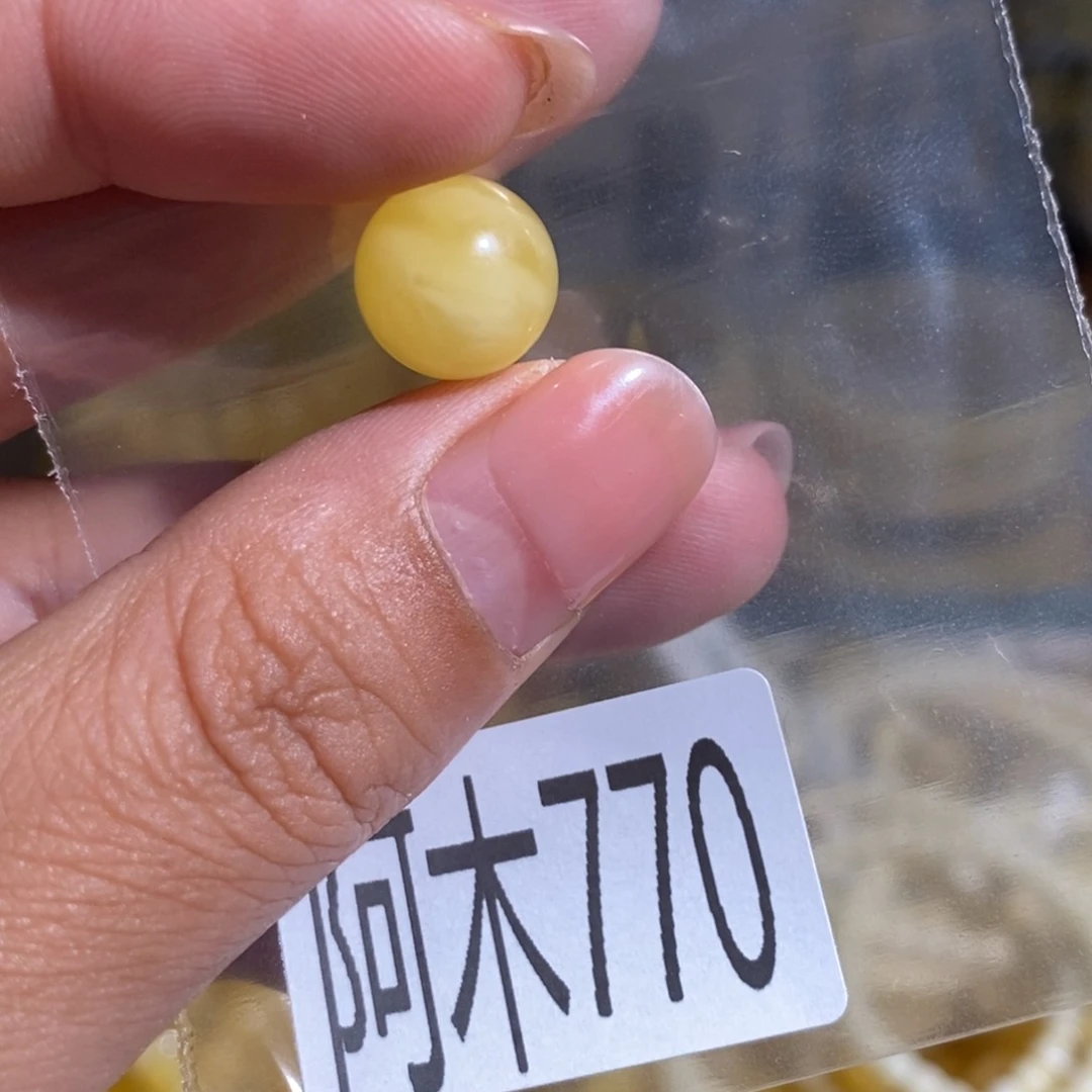 未镶嵌琥珀珠宝奇石770