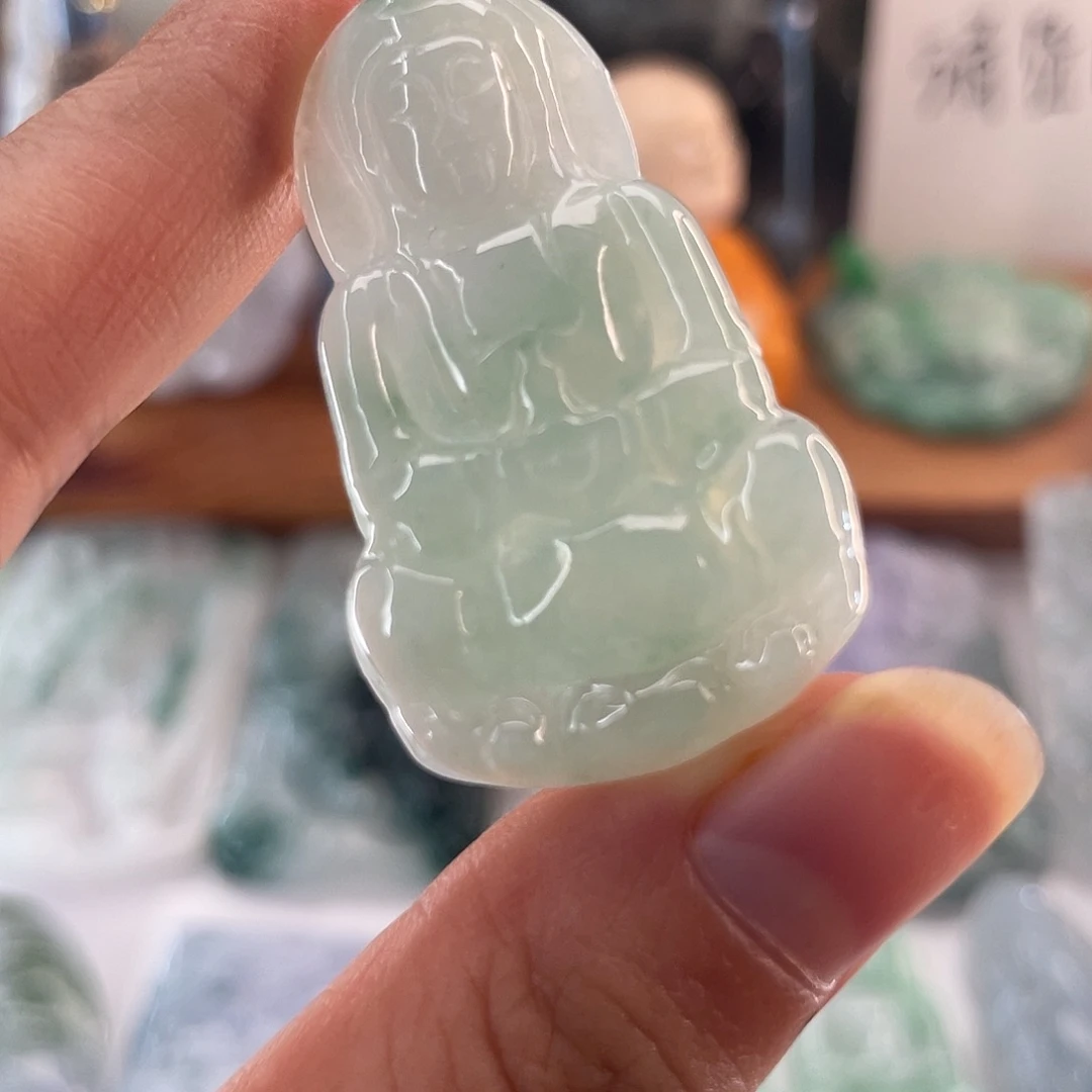翡翠未镶嵌颈饰观音