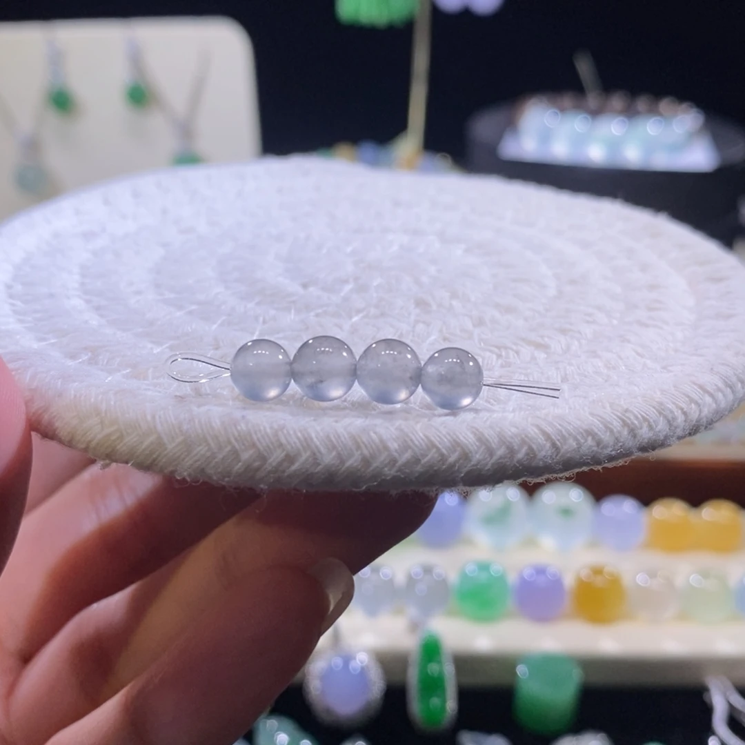 翡翠未镶嵌颈饰黑钢珠卡6+