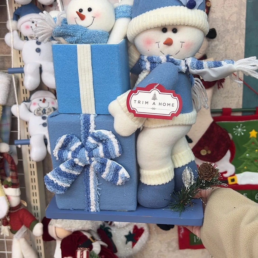 毛绒礼物盒蓝白摆件