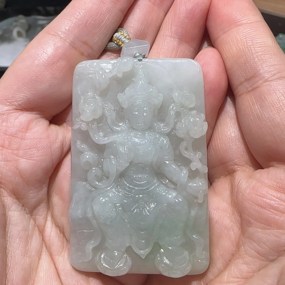 翡翠未镶嵌颈饰。。