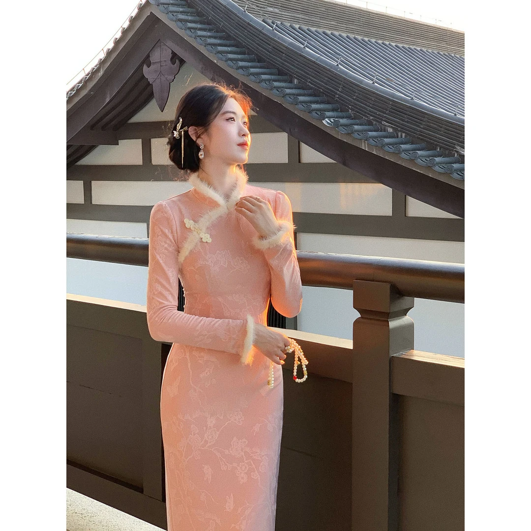 凌茜恣禾【粉雪梦】国风新中式粉毛条提花长袖连衣裙复古改良旗袍裙