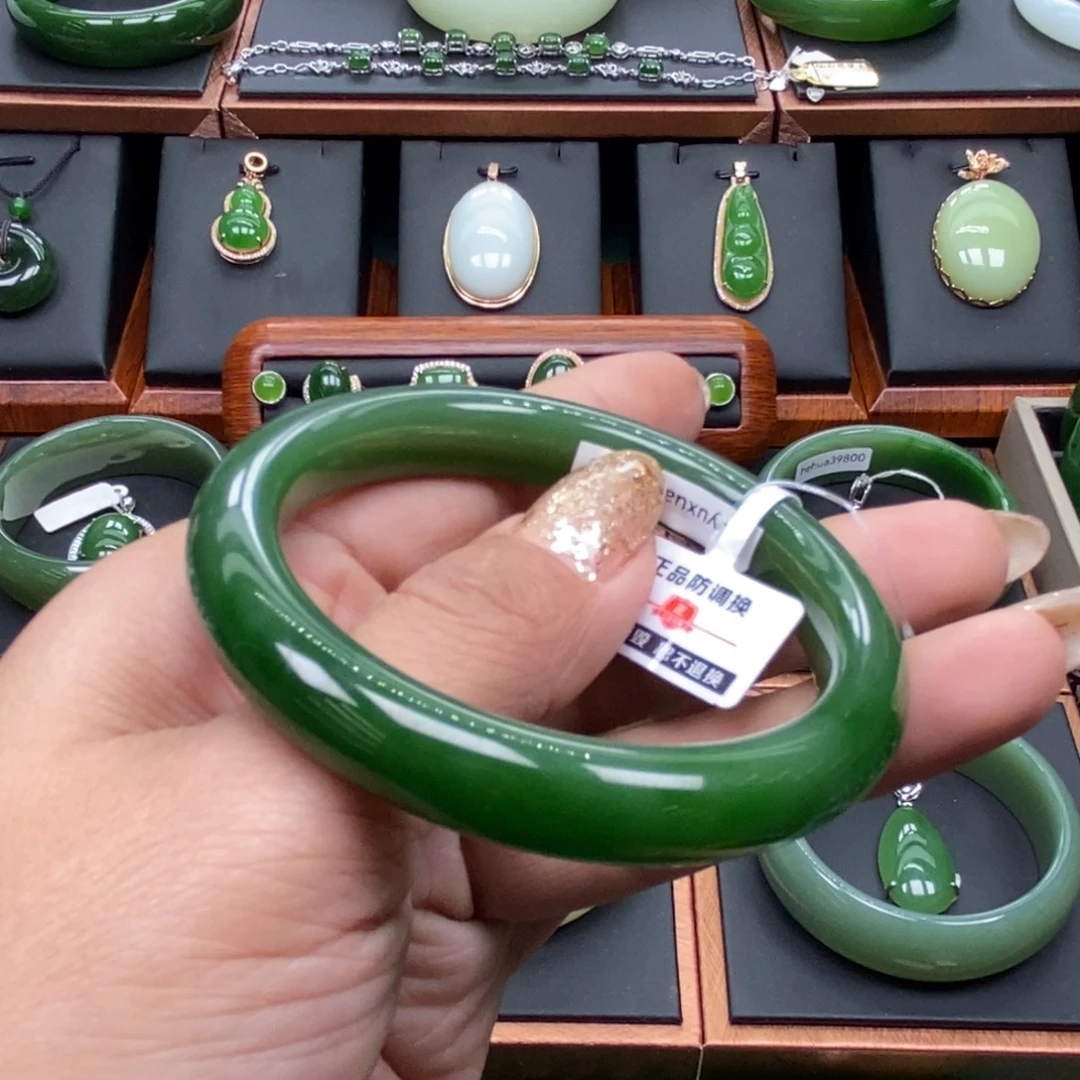 和田玉（碧玉）未镶嵌手镯