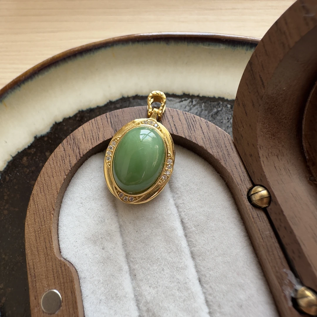 和田玉碧玉吊坠14*10