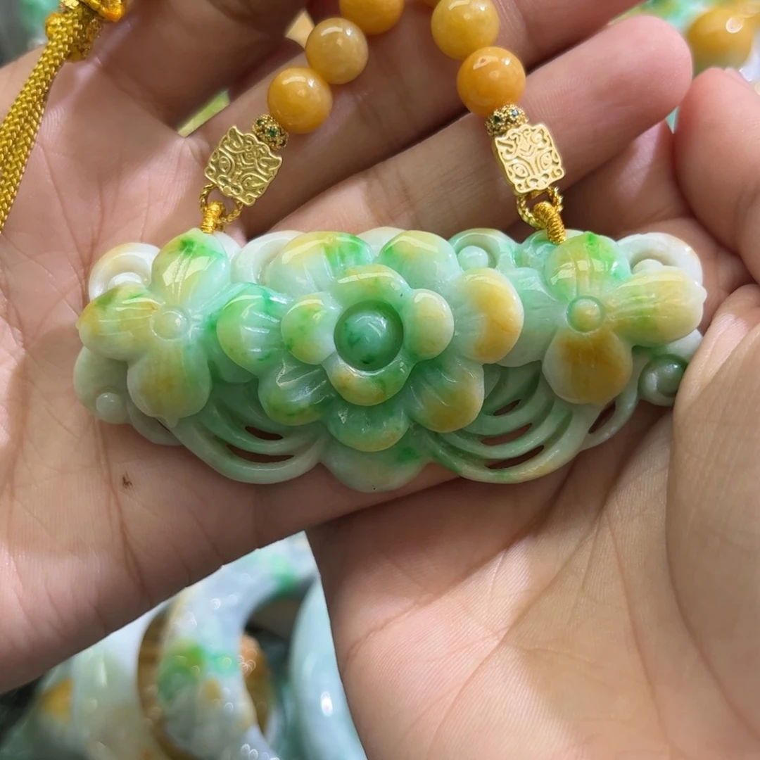 翡翠未镶嵌颈饰待编款
