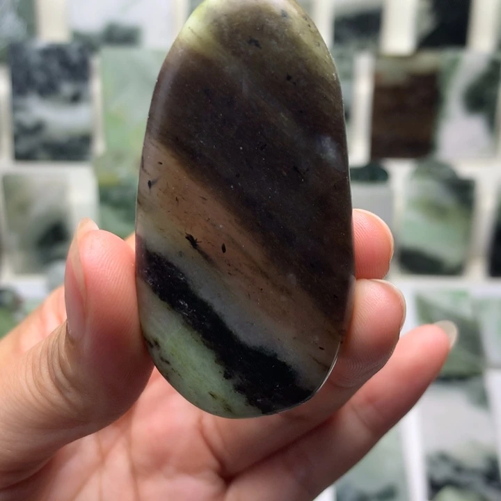 独山玉未镶嵌颈饰