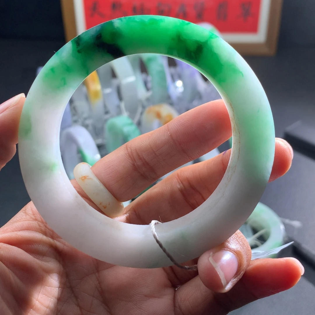 e***a定制翡翠未镶嵌手镯