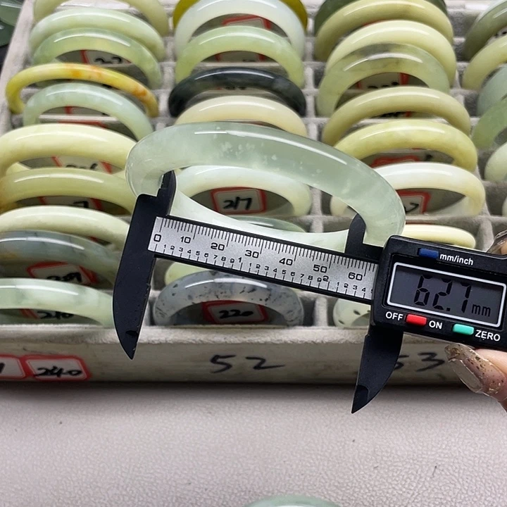 蛇纹石玉未镶嵌手镯196