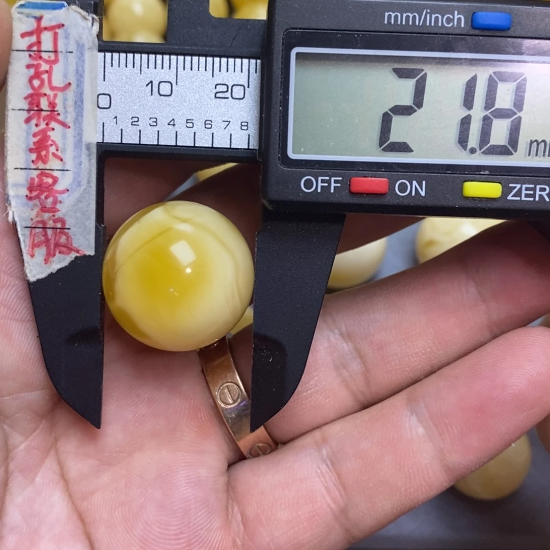 未镶嵌蜜蜡裸石21.8微瑕圆珠默认直发