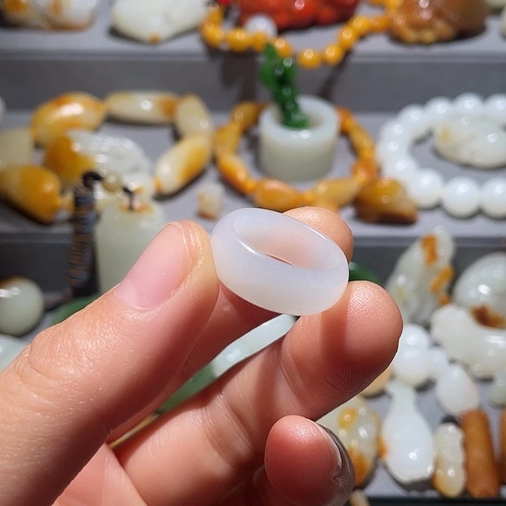 和田玉未镶嵌车挂