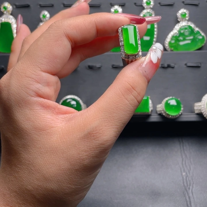 翡翠戒指银S925镶嵌翡翠戒指