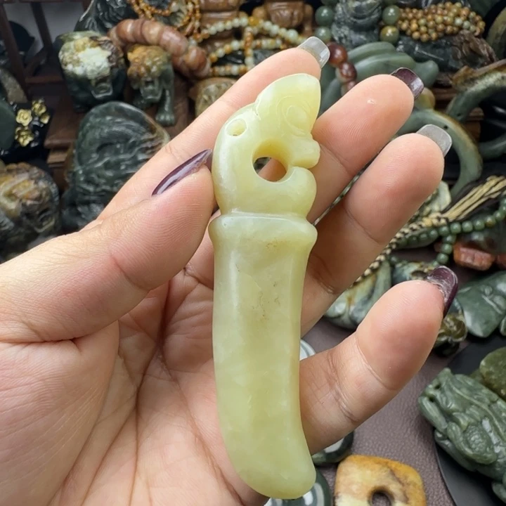 透闪石质玉未镶嵌珠宝奇石