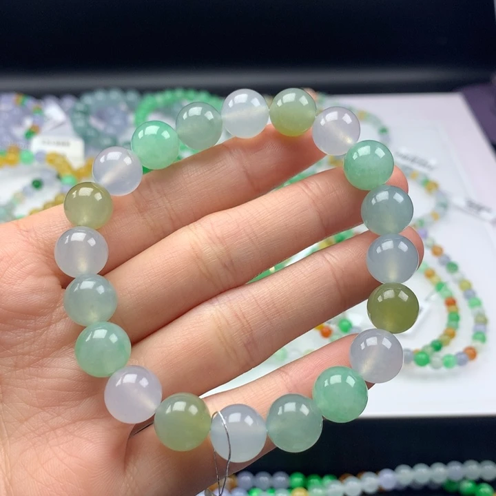 翡翠手镯未镶嵌卡