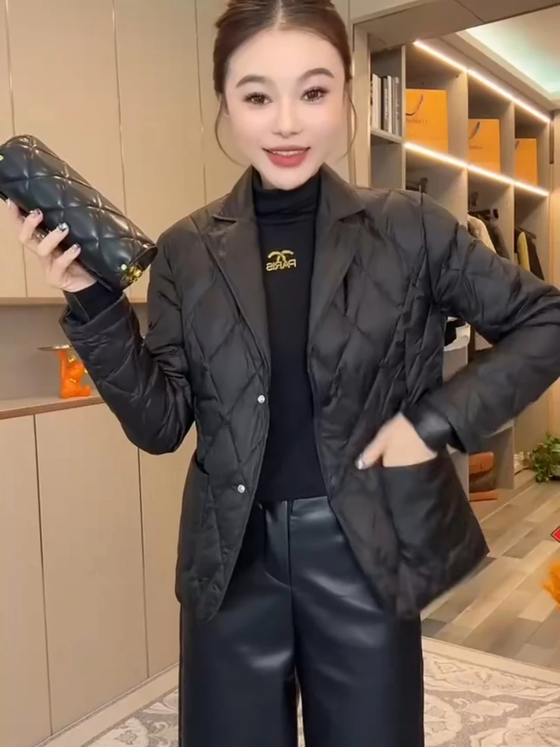 2026冬季新款时尚百搭菱形格西装领棉服女短款气质薄棉修身外套