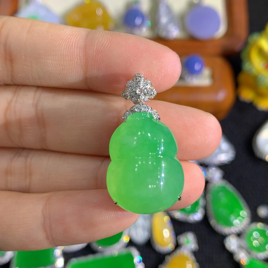 翡翠18K金镶嵌颈饰