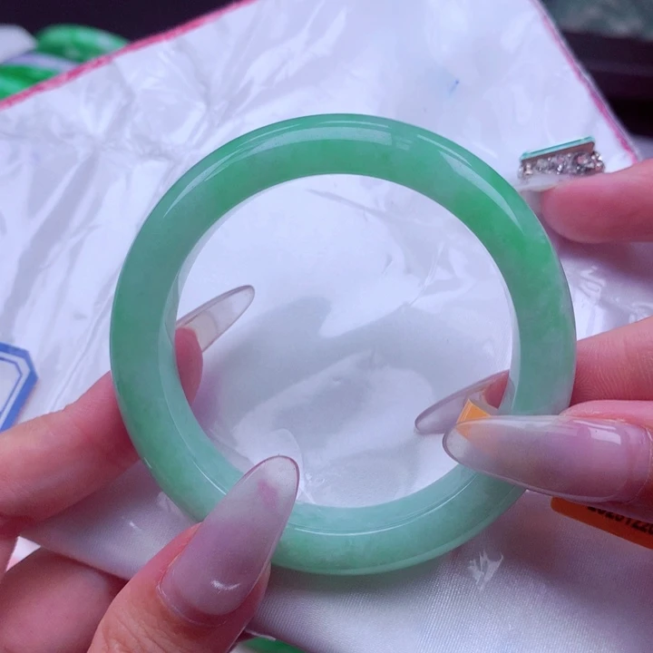 翡翠未镶嵌手镯翡翠