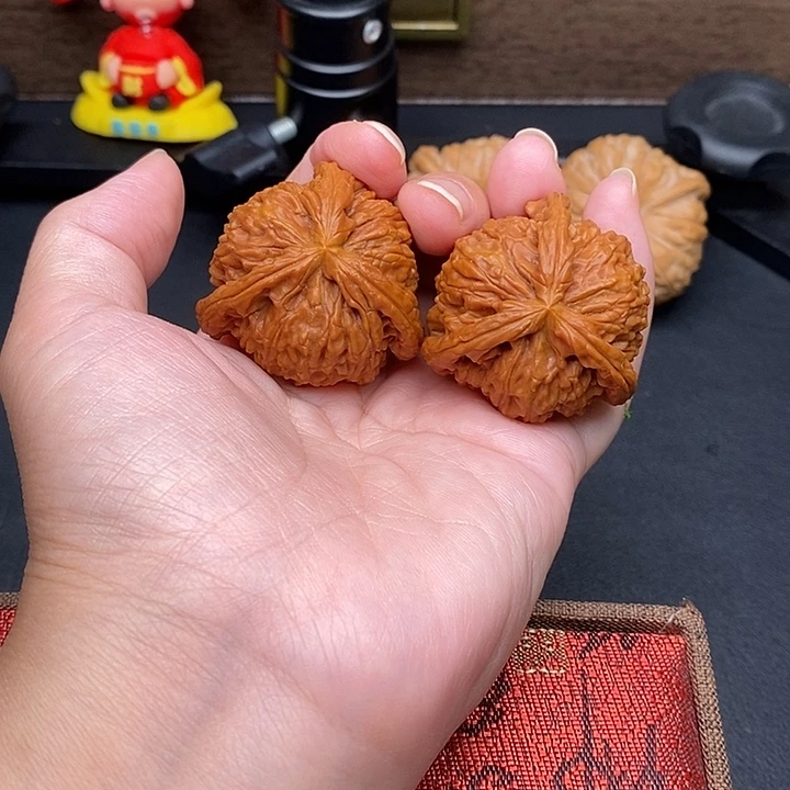 用***4文玩核桃把件白奔