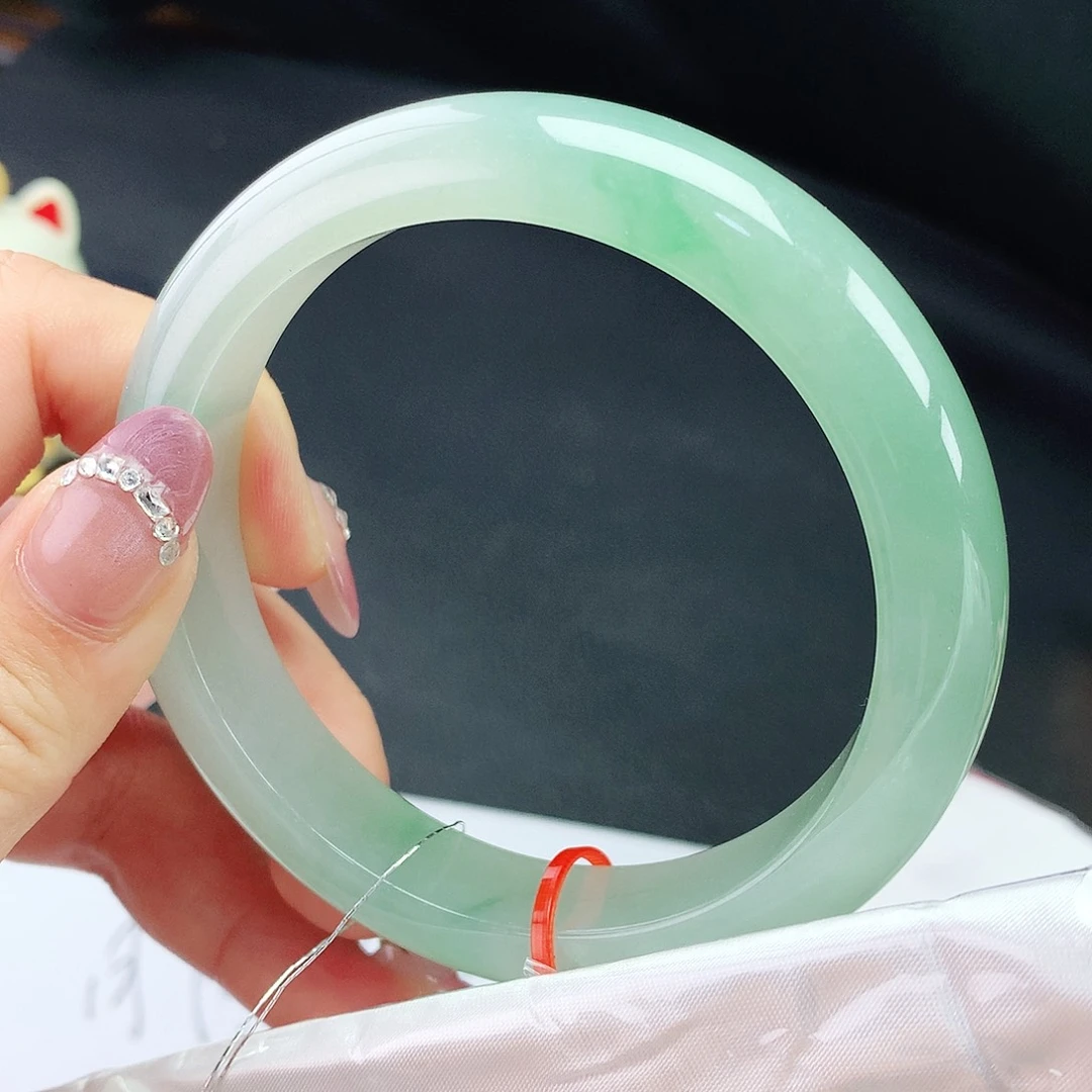 翡翠手镯未镶嵌62圈