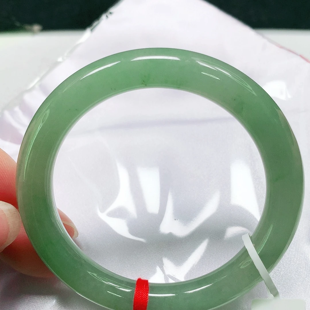 翡翠手镯（圆镯）未镶嵌44 号翡翠手镯