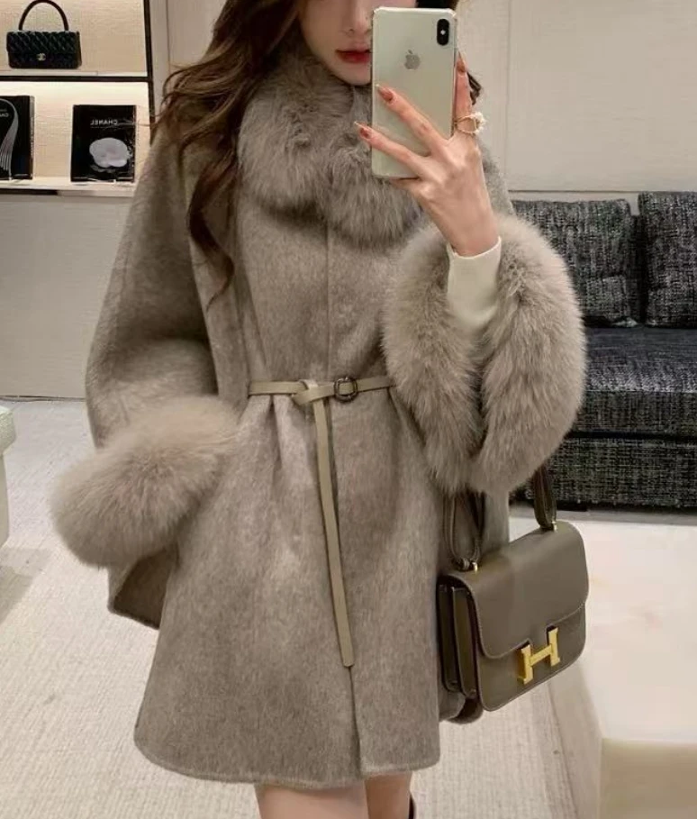 赫拉（82511#新）贵气毛领毛袖斗篷外套