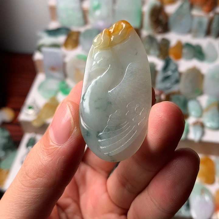 翡翠未镶嵌颈饰凤凰