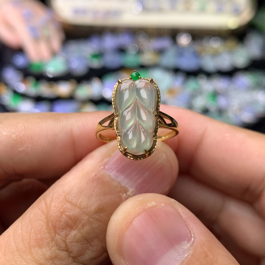 翡翠18K金镶嵌戒指镶嵌