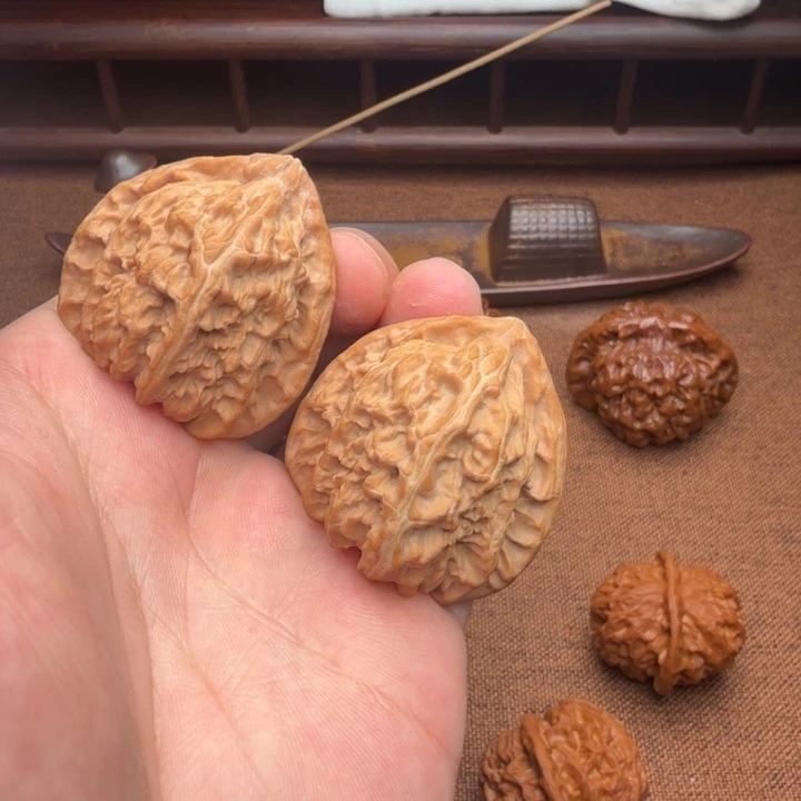 吊坠文玩核桃三角白38