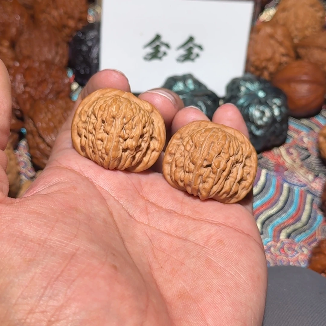 文玩核桃把件2154汉高楼，尺寸35 31 28