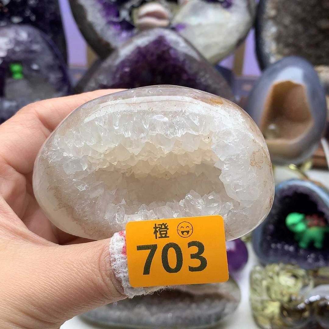 未镶嵌水晶大型摆件（非配饰）?**塘