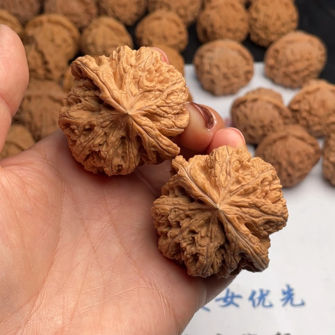 文玩核桃吊坠056。43➕粗筋有黄