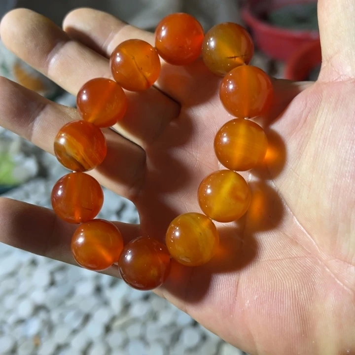 颈饰未镶嵌石英质玉