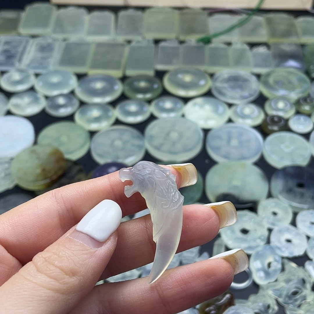 岫玉未镶嵌项圈狼牙