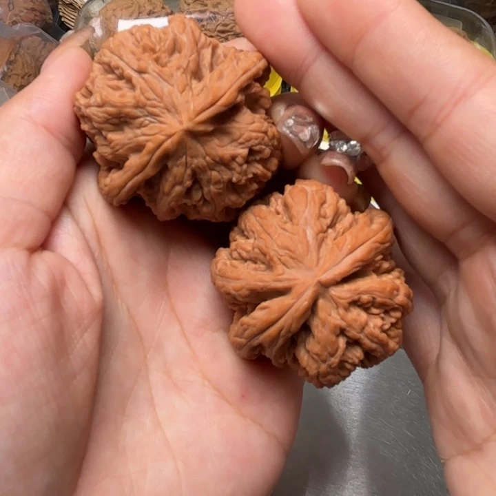 文玩核桃吊坠45-32670-02