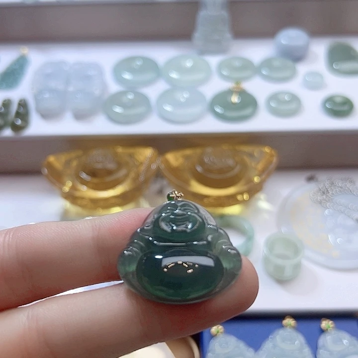 翡翠18K金镶嵌颈饰翡翠