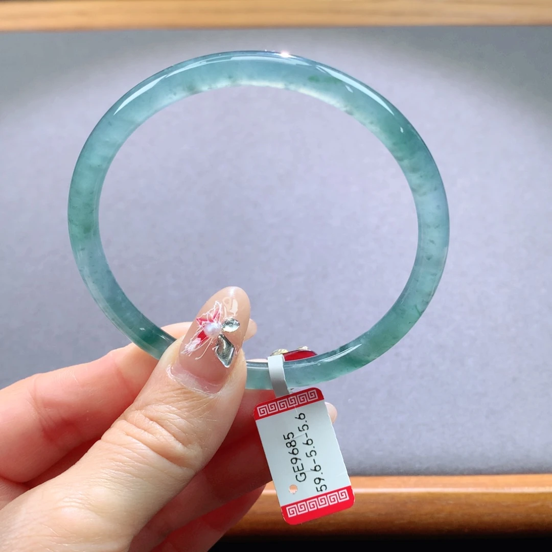 翡翠手镯未镶嵌天然翡翠手镯叮当镯