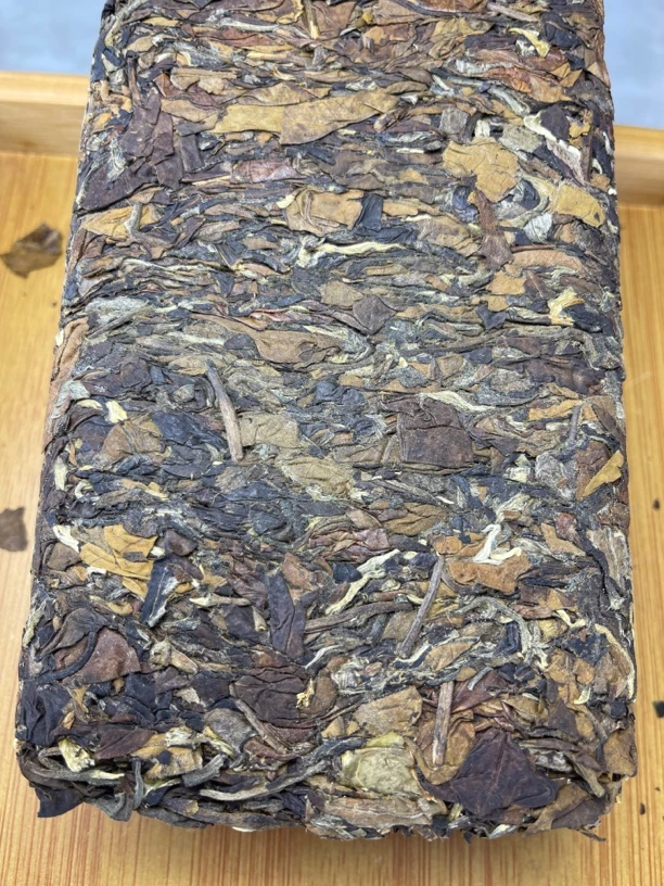 星火推荐～云南腾冲2005年金花白茶砖，枣香蜜韵，菌香罐装浓郁