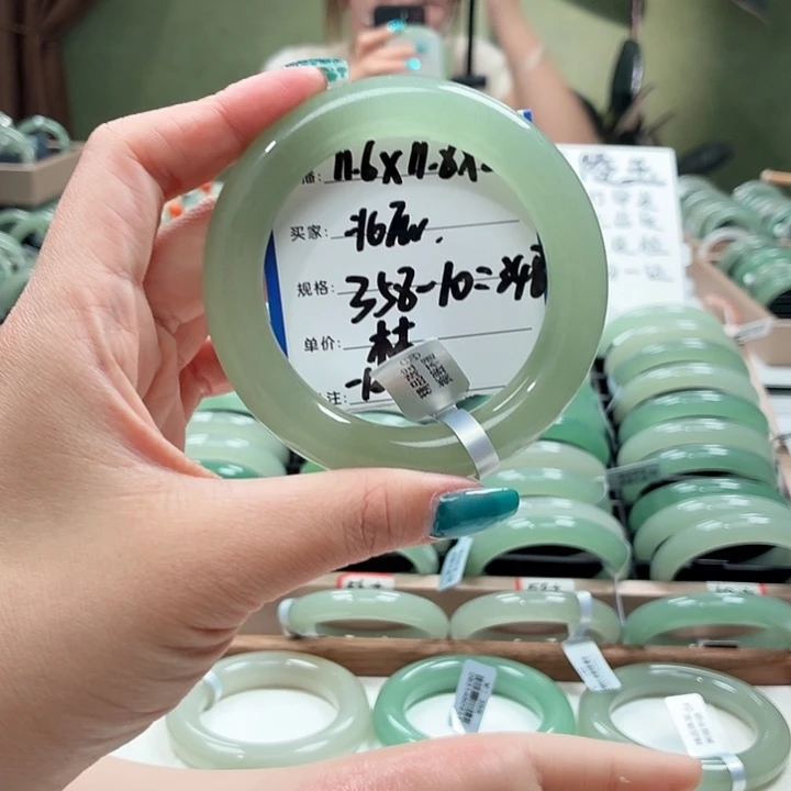 北***圳未镶嵌手镯石英质玉