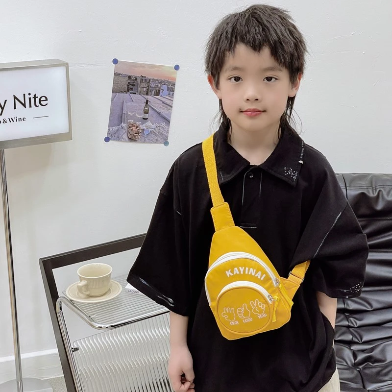 2025新款儿童包包印花胸包韩版帅气男童斜挎包潮童外出小背包旅行