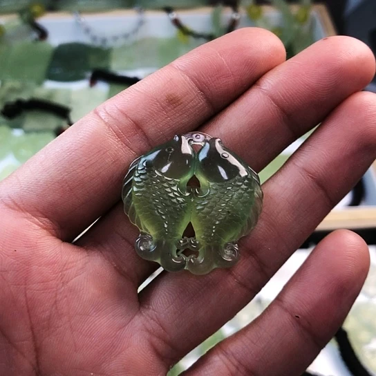 2***y蛇纹石玉未镶嵌颈饰