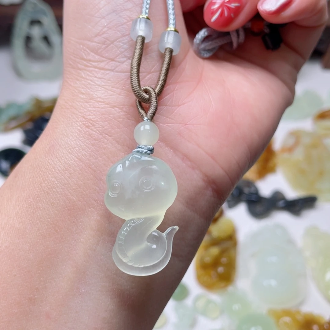 蛇纹石玉颈饰未镶嵌