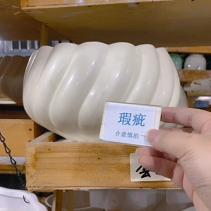 摆件多肉瑕疵盆有孔。