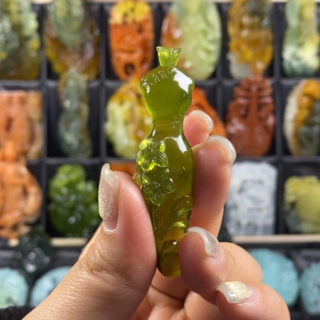 蛇纹石玉颈饰合金